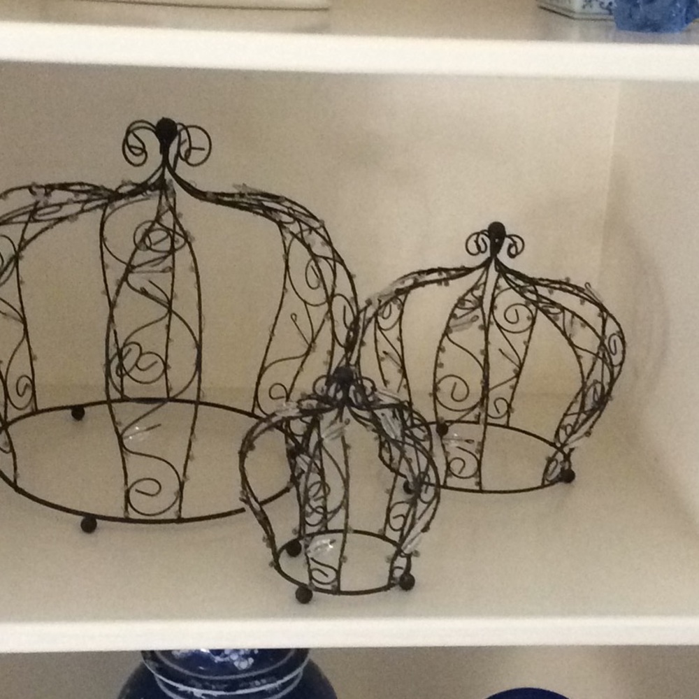 Set of 3 wire crowns